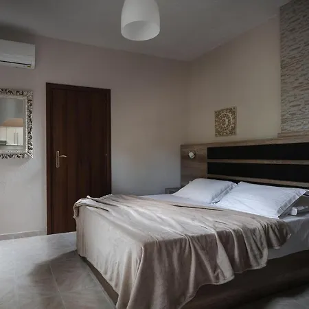 Tsamakdas House Aparthotel 2*