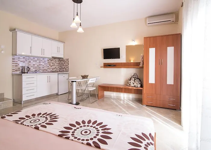 萨梅扎斯公寓式酒店 2* 托罗尼